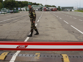 СМИ: российские пограничники подорвались на фугасе в Луганской области