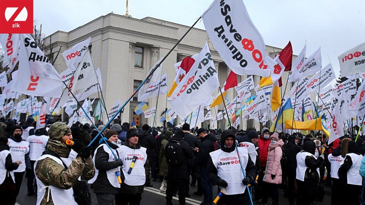 ​"Битва за гроб": в центре Киева идет противостояние ФОПов и полиции