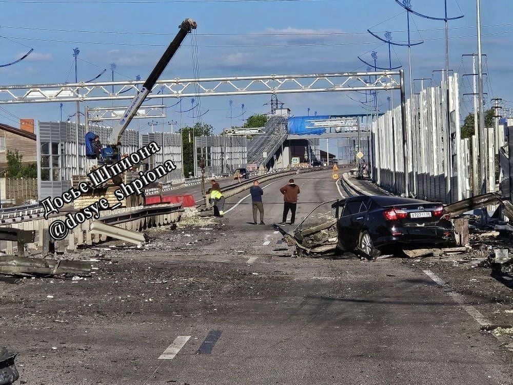 Украина продырявила в Новоазовске еще один важный для РФ мост