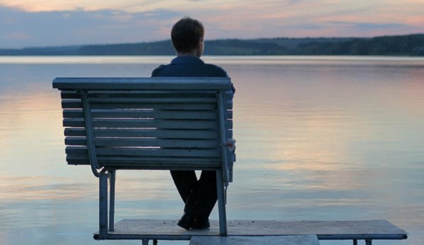 Одиночество и социальная изоляция грозят человечеству, - исследование
