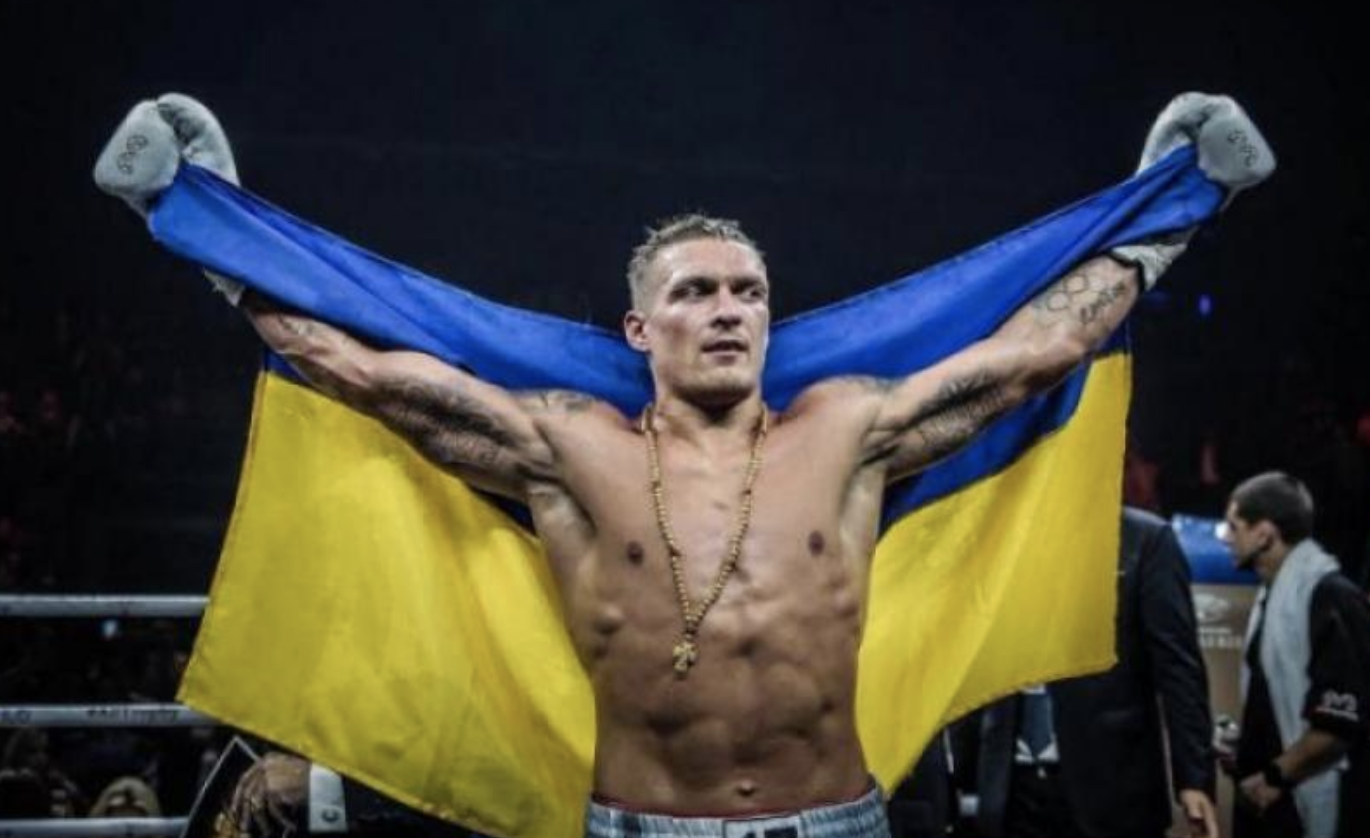 Боксер Усик сделал громкое заявление и назвал себя Героем Украины