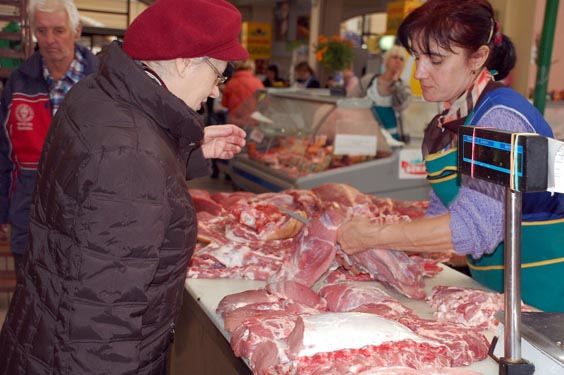 Россия отменила запрет на ввоз свинины и говядины из Украины