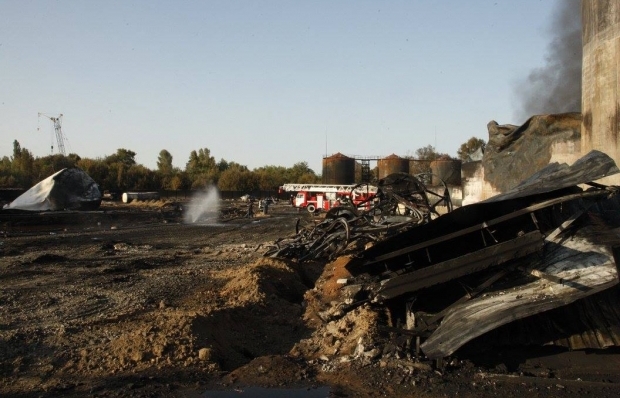 На нефтебазе случился прорыв топливного трубопровода, - все работы остановлены