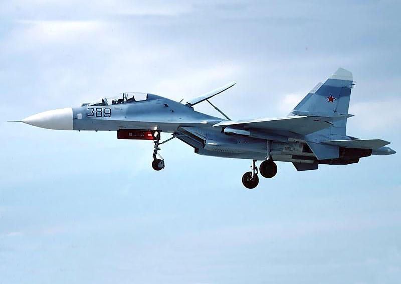 Денег нет, но вы летайте: из-за ужасного технического состоянии в Китае чуть не разбился истребитель Су-27 российских ВВС 