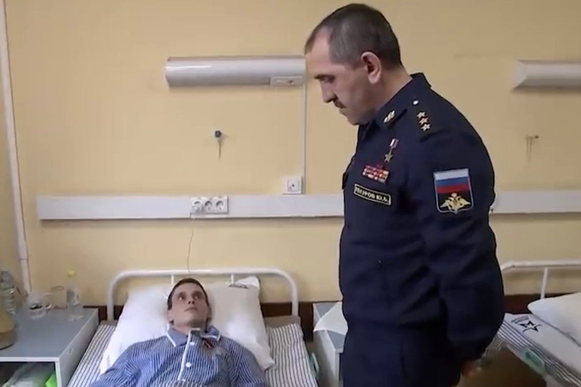 ​Замминистра РФ на камеры потроллил российского солдата, потерявшего ногу в войне с Украиной