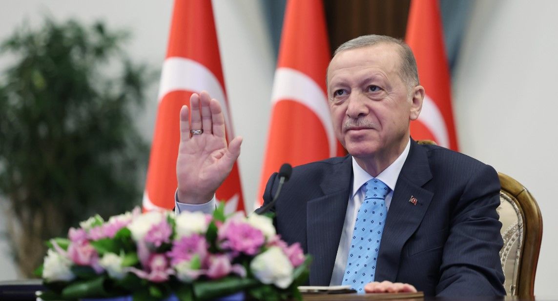 Эрдоган впервые появился на публике после того, как ему стало плохо в прямом эфире