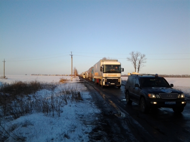 Гуманитарный конвой Ахметова миновал последний украинский блокпост на пути к Донецку