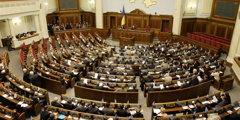 Верховная Рада просит Порошенко ввести военное положение в Украине