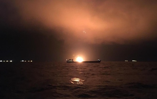 Пожар в Керченском проливе: горящие корабли находятся в "черном списке" из-за перевозок газа из Крыма в Сирию 