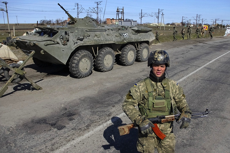 Штаб АТО: Ополченцы обстреляли позиции украинской армии в аэропорту Донецка, около Дебальцево и Мариуполя