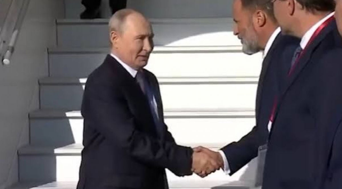 В одном из городов РФ устроили показуху с бензином во время визита Путина