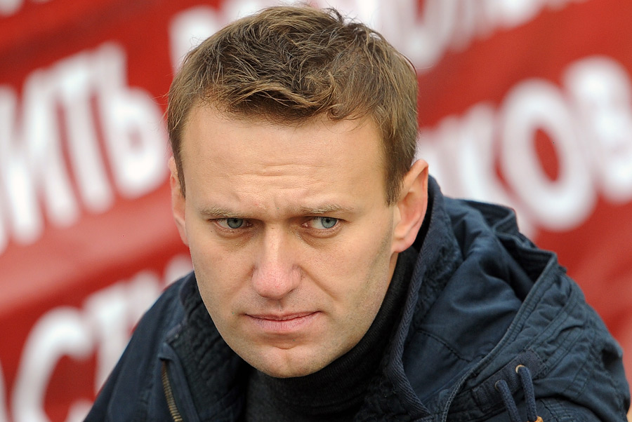Алексей Навальный покинул дом и вышел на улицу без браслета