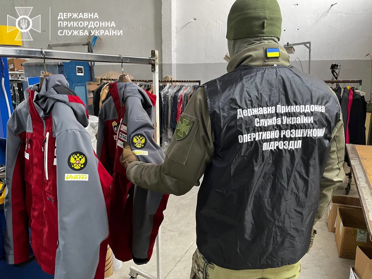 СБУ накрыла на Закарпатье предприятие, которое тайно шило куртки для сборной России