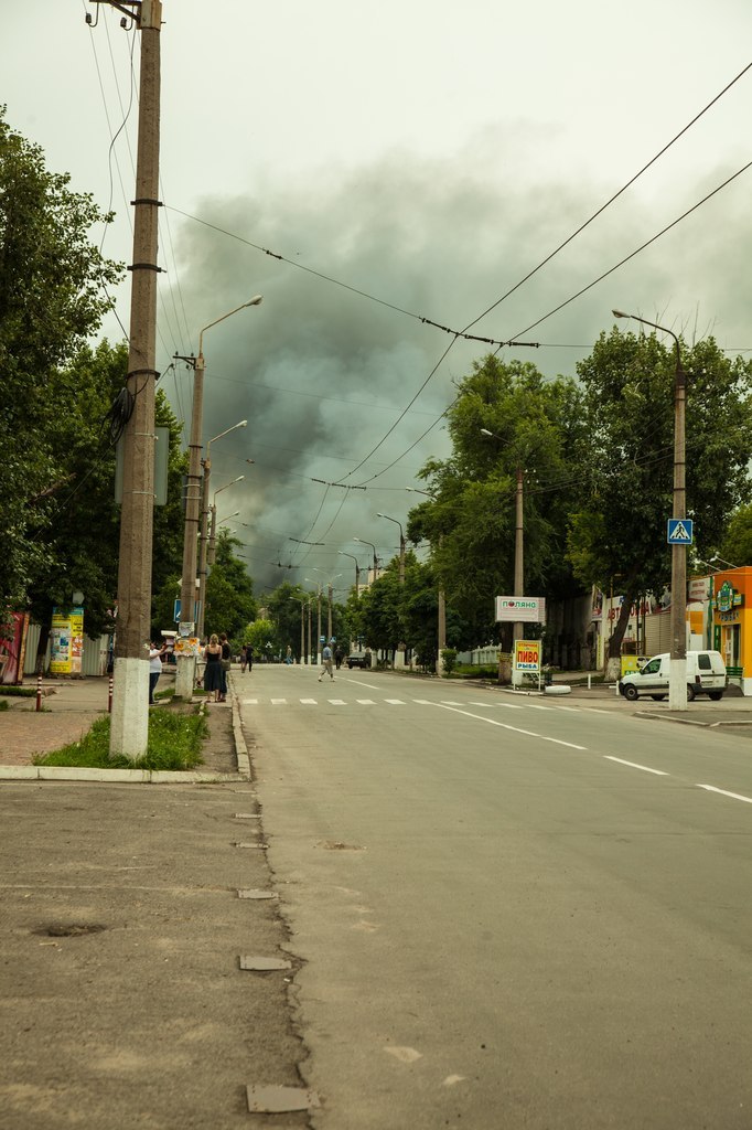 В Луганске вновь гремят взрывы и выстрелы: представители ЛНР пытались сбить самолет