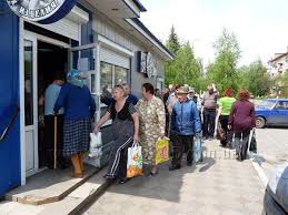 В Славянск доставлены хлеб и вода, на подходе еще одна коллонна с продуктами