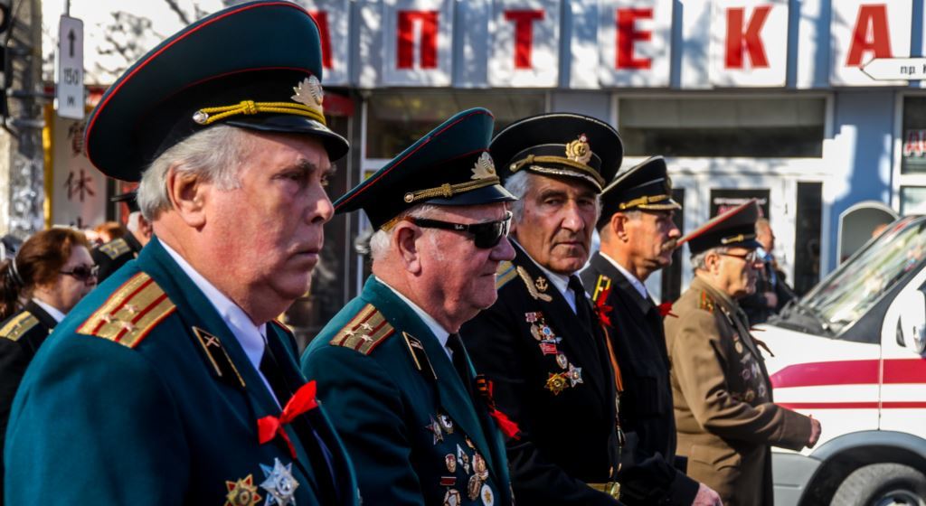 Не за это деды воевали: в РФ готовятся сократить пенсии военным 