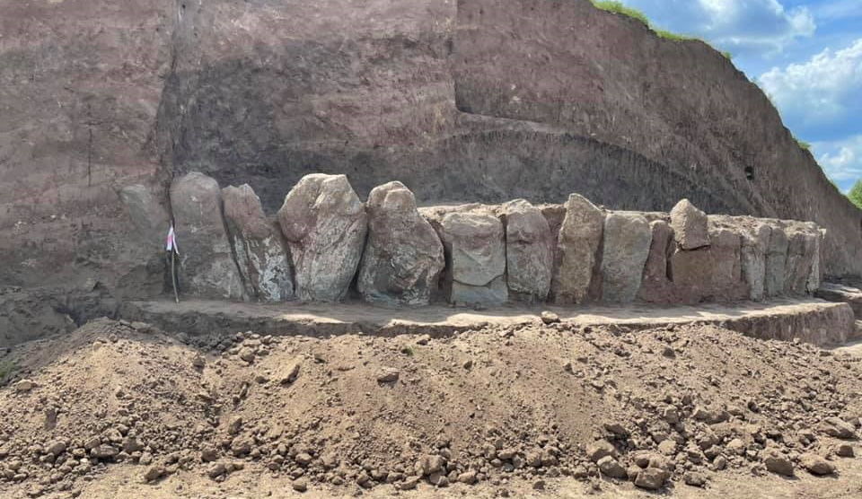 Уникальная находка: под Днепром обнаружен "украинский Стоунхендж", где хоронили древних людей