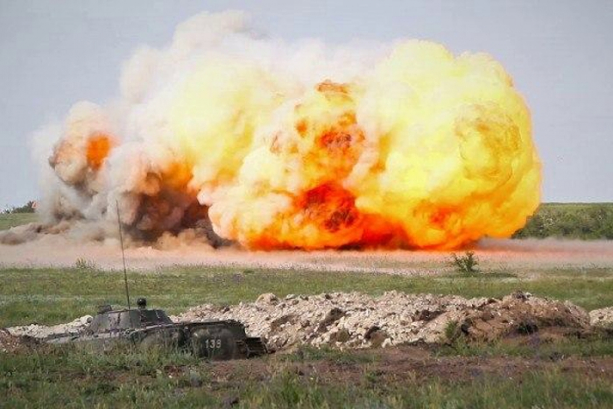 Военные России "уронили" реактивный заряд - "Змей Горыныч" чуть не разгромил технику ВС РФ