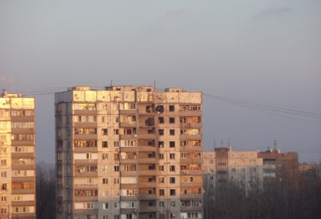 В Донецке снаряды попали в многоэтажку в Кировском районе 
