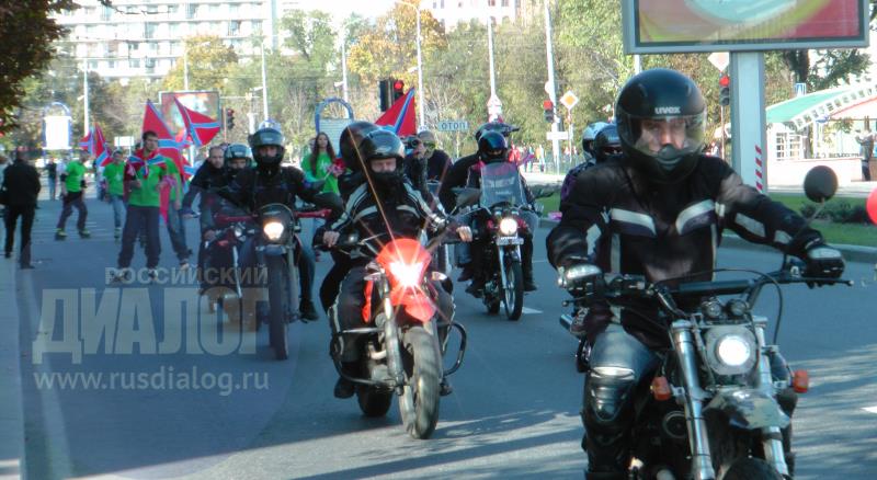 Праздник Новороссии в Донецке: Моторолла на квадроцикле, байкеры, роллеры и кинологи