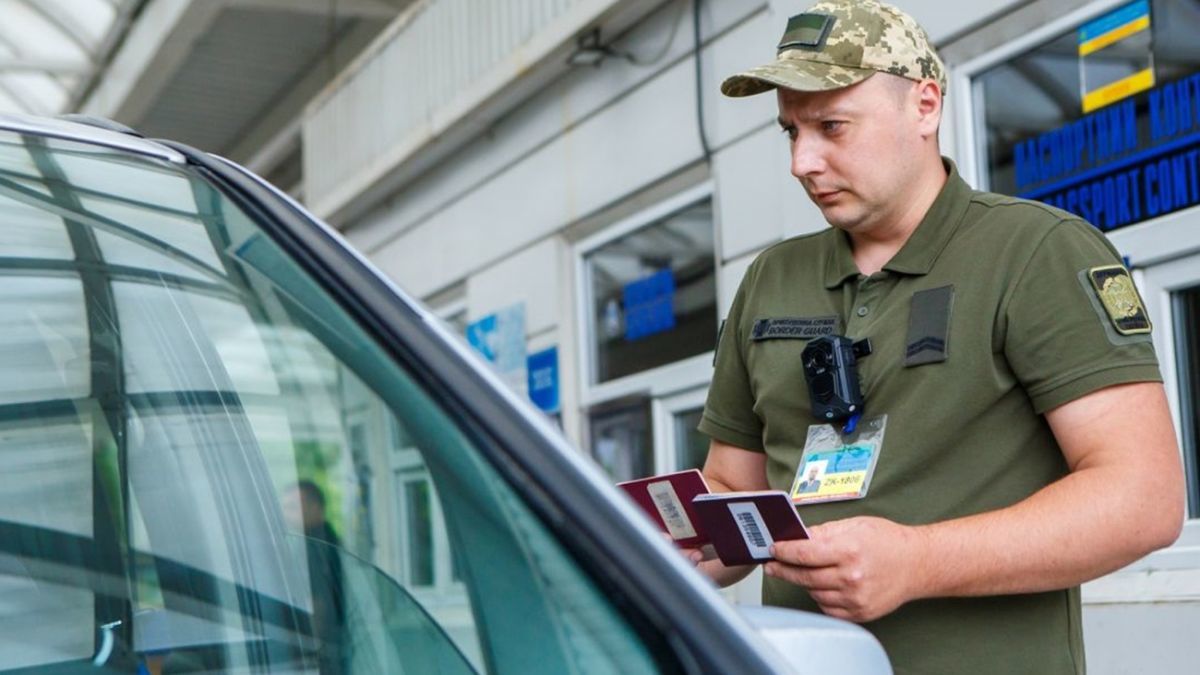 Украина обновляет правила выезда за границу для военнообязанных: перечень категорий