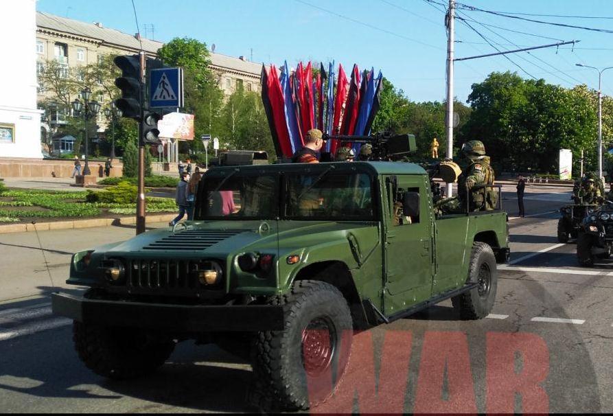 Техника ВСУ на улицах Донецка: боевики удивили анонсом про американский Hamvee и парад 9 мая - фото