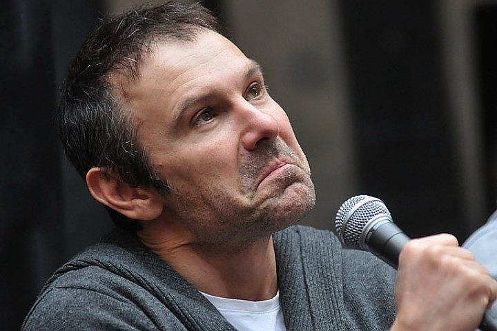 Вакарчук наденет белый халат: певец сыграет врача в украинском фильме