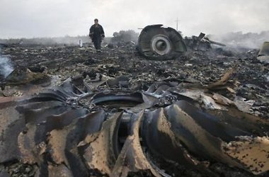 На месте крушения "Боинга 777" под Торезом найдены очередные тела жертв авиакатастрофы