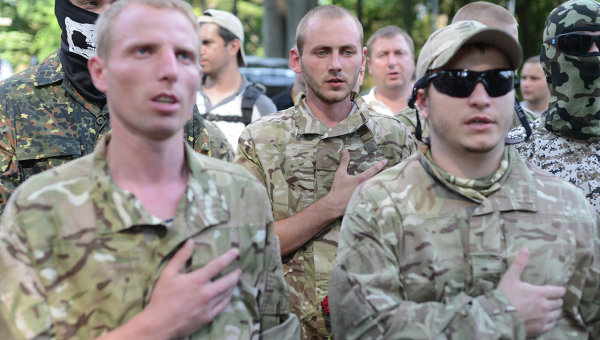 СМИ: Бойцы расформированного батальона "Шахтерск" провезли в Киев целый арсенал оружия