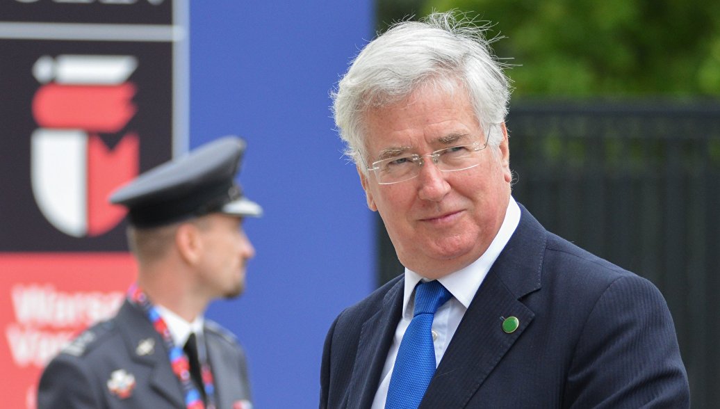 Британский секс-скандал набирает обороты: из-за главы Минобороны Феллона наказать могут и чиновников, и депутатов