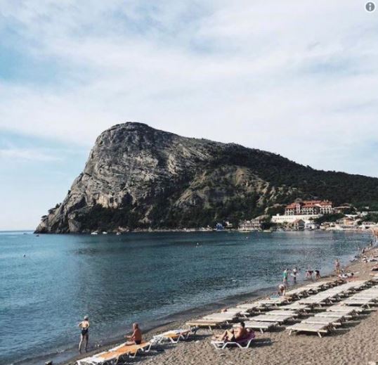Испугались землетрясения: на крымских пляжах до сих пор ищут 6 миллионов вымышленных туристов - кадры