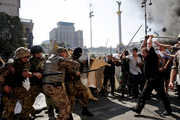 МВД: во время «зачистки» Майдана пострадали 50 правоохранителей