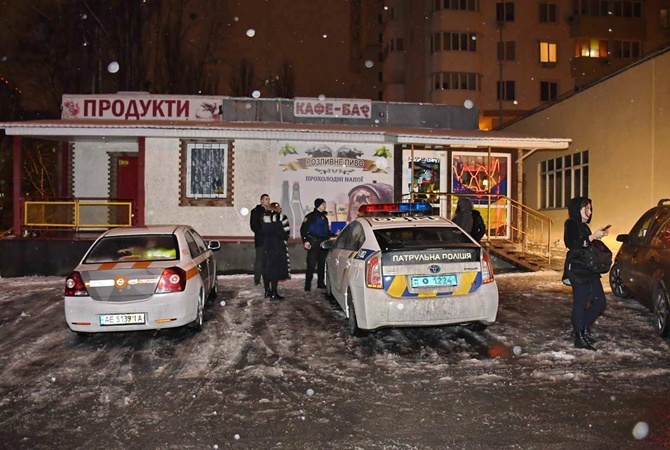 В Киеве после скандала с подругой мужчина открыл стрельбу по людям на улице: первые данные о раненых