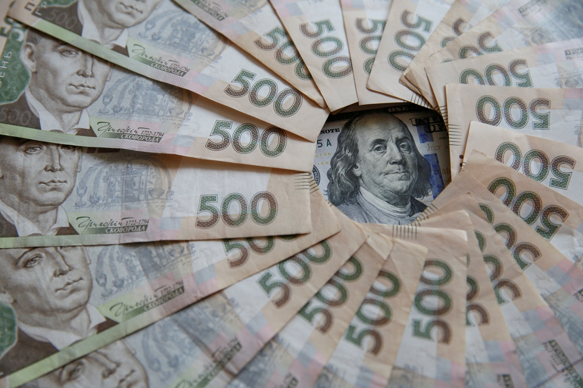 ​Доллару в Украине пообещали резкий откат к 24 грн - иностранцы бросились выводить валюту