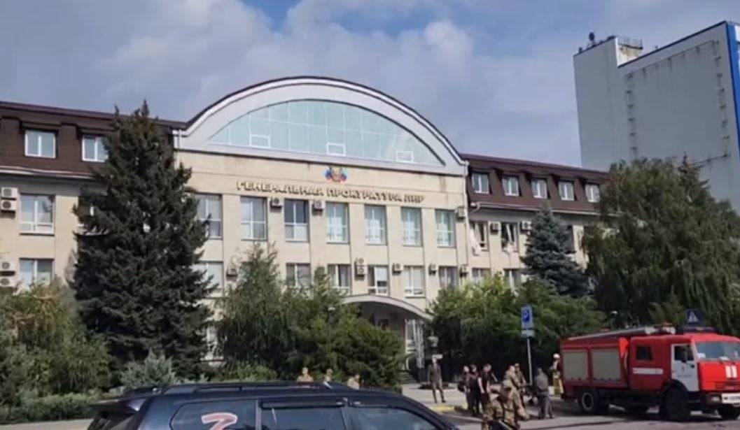 ​Прямое попадание в здание "генпрокуратуры" "ЛНР" в центре Луганска: что известно о взрыве