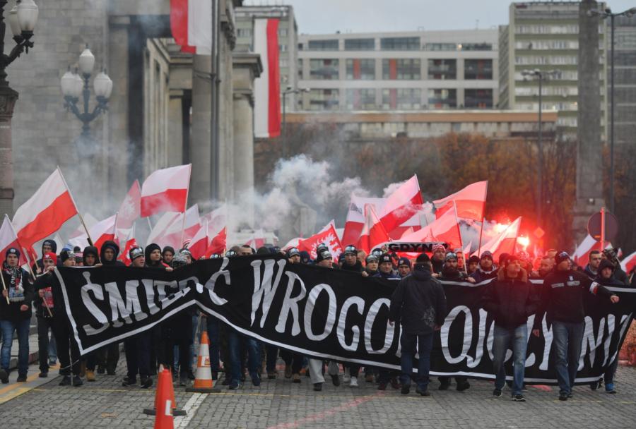 "Йоббик", ЛГБТ и националисты разных стран: в Польше проходит "Марш патриотов", приуроченный ко Дню независимости страны, - кадры