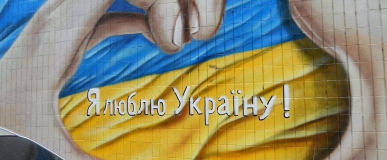 "В 14 году украинцы поняли, кто мы вообще такие и где живем. Украина выстояла тогда, выстоит и сейчас", - блогер