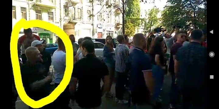 На скандальной акции против Порошенко заметили подозрительную деталь: российский след вызвал сомнения - видео
