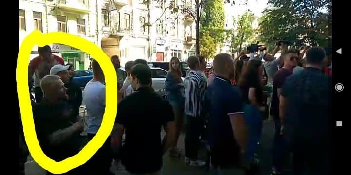 На скандальной акции против Порошенко заметили подозрительную деталь: российский след вызвал сомнения - видео