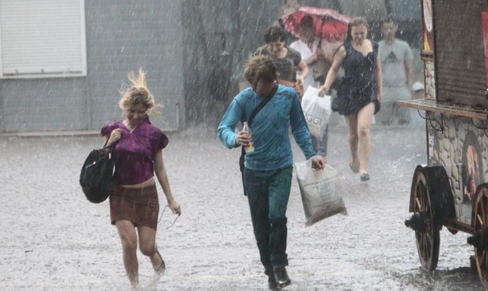 ​В Украину идет непогода: синоптики назвали, какие области накроют дожди и град