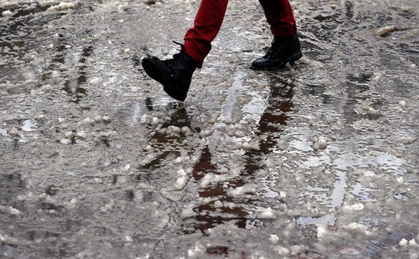 В Украину возвращаются дожди и снег: синоптики предупреждают об опасности на обледеневших дорогах