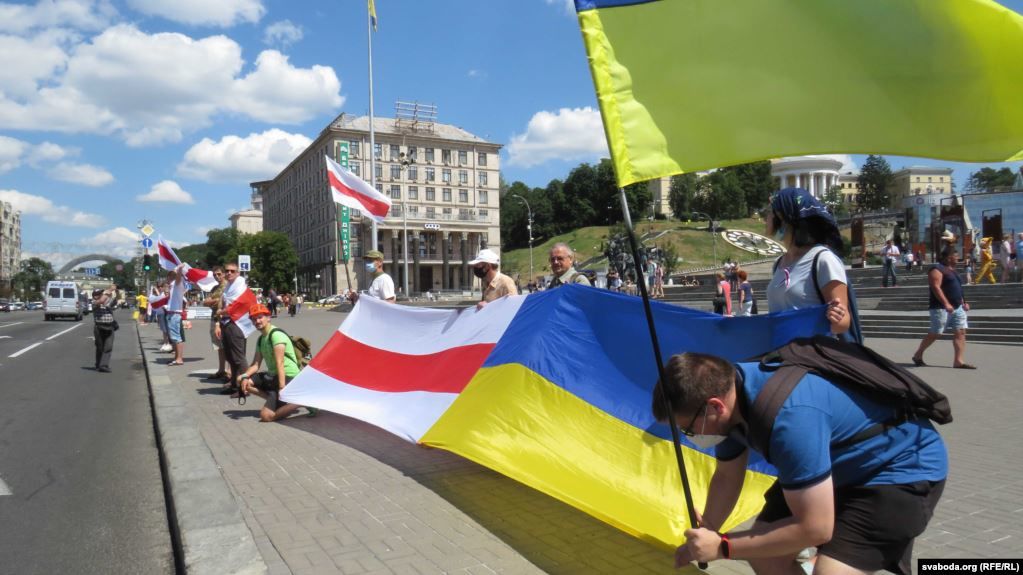 Переехавшие жить в Киев белорусы завидуют украинцам: "Ради этого мы на многое готовы пойти"