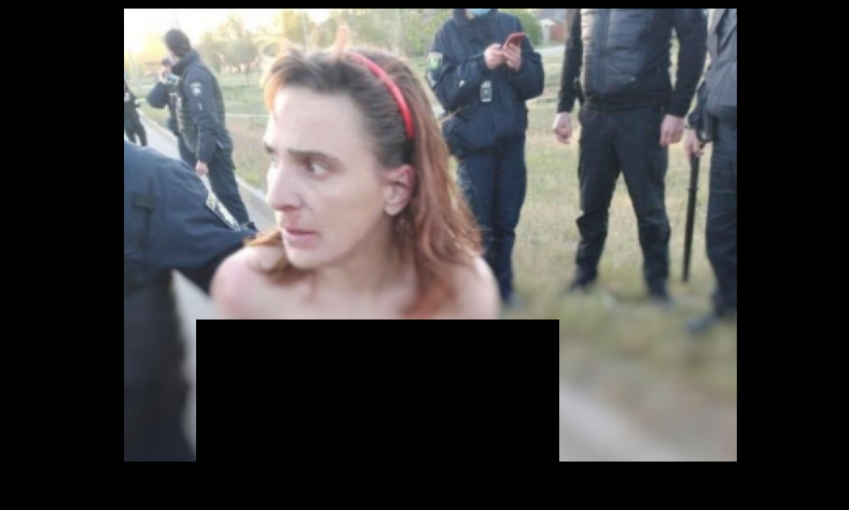 В Харькове задержана голая женщина с отрубленной головой в руках: она убила свою 11-летнюю дочь, видео