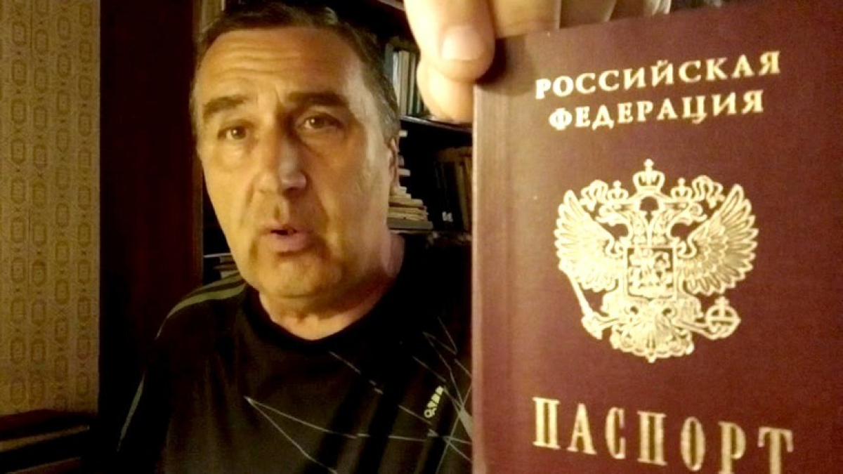 Гражданин РФ из "ЛНР" Кнышов показал Путину, как выживает: "Вы отобрали у меня пенсию, ем гнилую картошку"