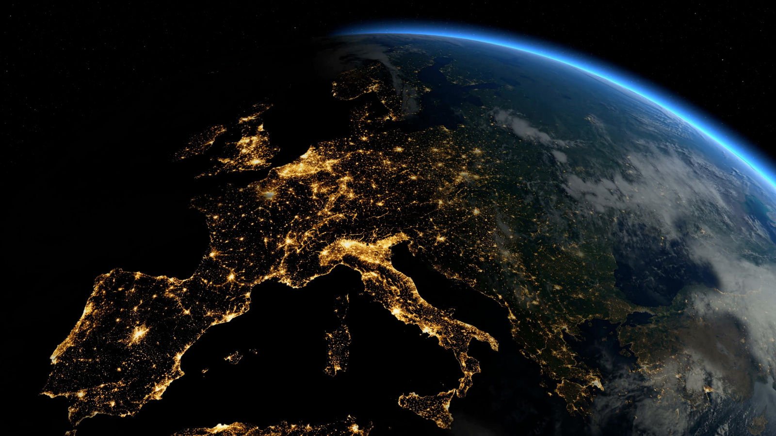 Редкие кадры ночной Европы засняли с борта МКС: "засветилась" и Украина 