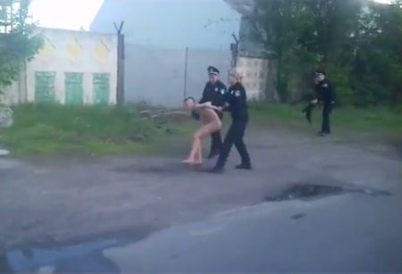 ​Безумная погоня в Кременчуге: голая женщина убегала от полицейских