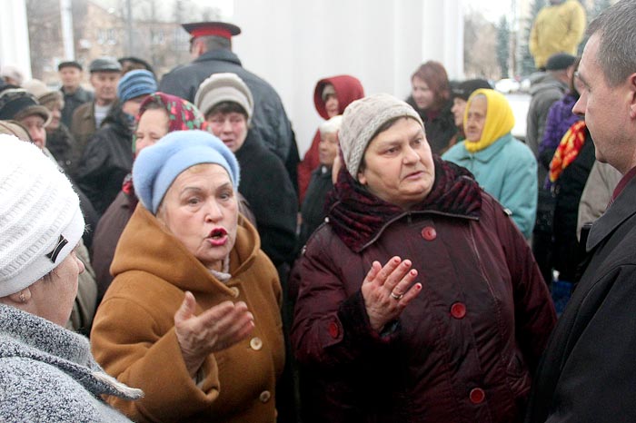 "Это беспредел полнейший…" - жители "ДНР" возмущены беззаконием боевиков и неожиданно хвалят Украину