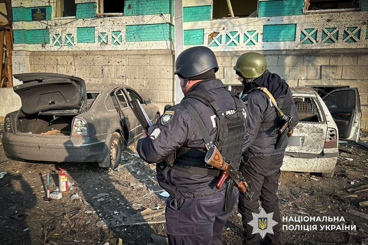 Последствия ударов РФ: погибшие и раненые на Сумщине и Херсонщине, поврежден автомобиль "Укрпошти"