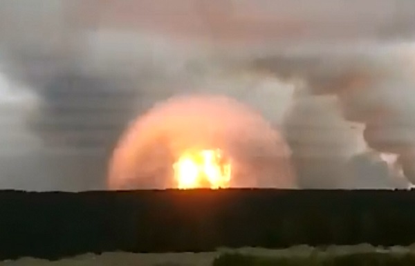 СМИ: в России могла взорваться атомная бомба – кадры взрывной волны и "гриба" в Красноярском крае