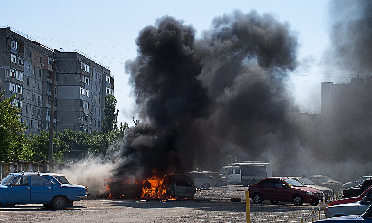 В Луганске на одной из стоянок произошел мощный взрыв